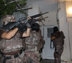 Adana’da 500 polisle terör operasyonu