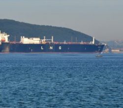 LNG tankeri Çanekkale Boğazı’ndan geçiş yaptı